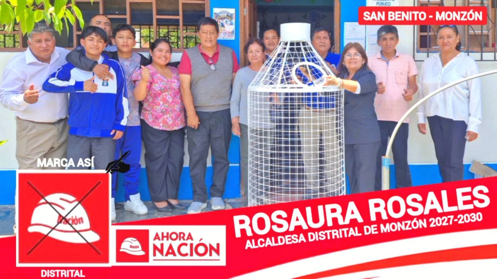 Rosaura con vecinos en San Benito